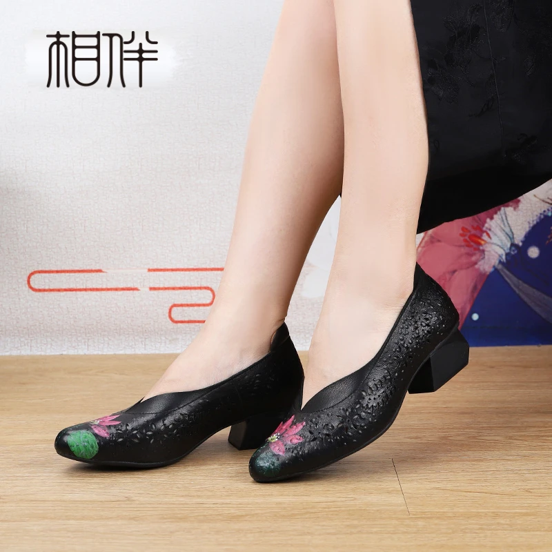 相伴【荷花娇】百搭女单鞋真皮高端软底时尚老年低跟舒适女鞋52720