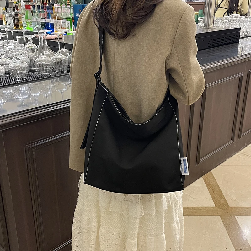 复古大容量托特包2025春季新款休闲单肩斜挎包百搭通勤包学生包