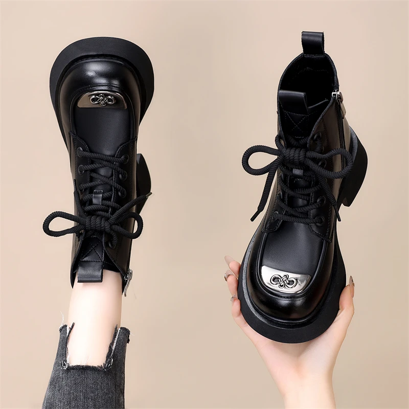 厚底英伦风爆款马丁靴女2024年秋冬新款金属扣软底短靴小码34