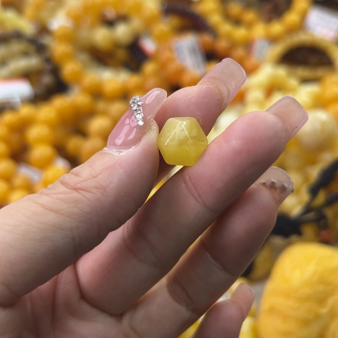 琥珀珠宝奇石未镶嵌