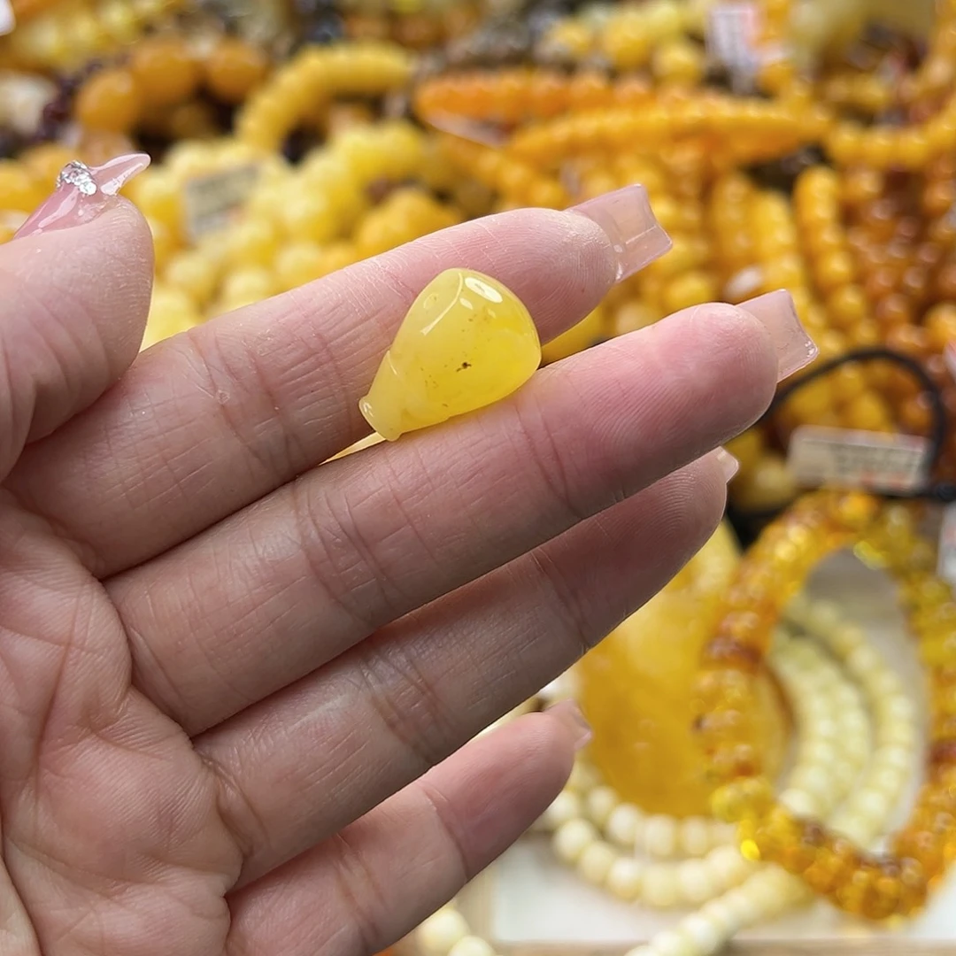 琥珀珠宝奇石未镶嵌