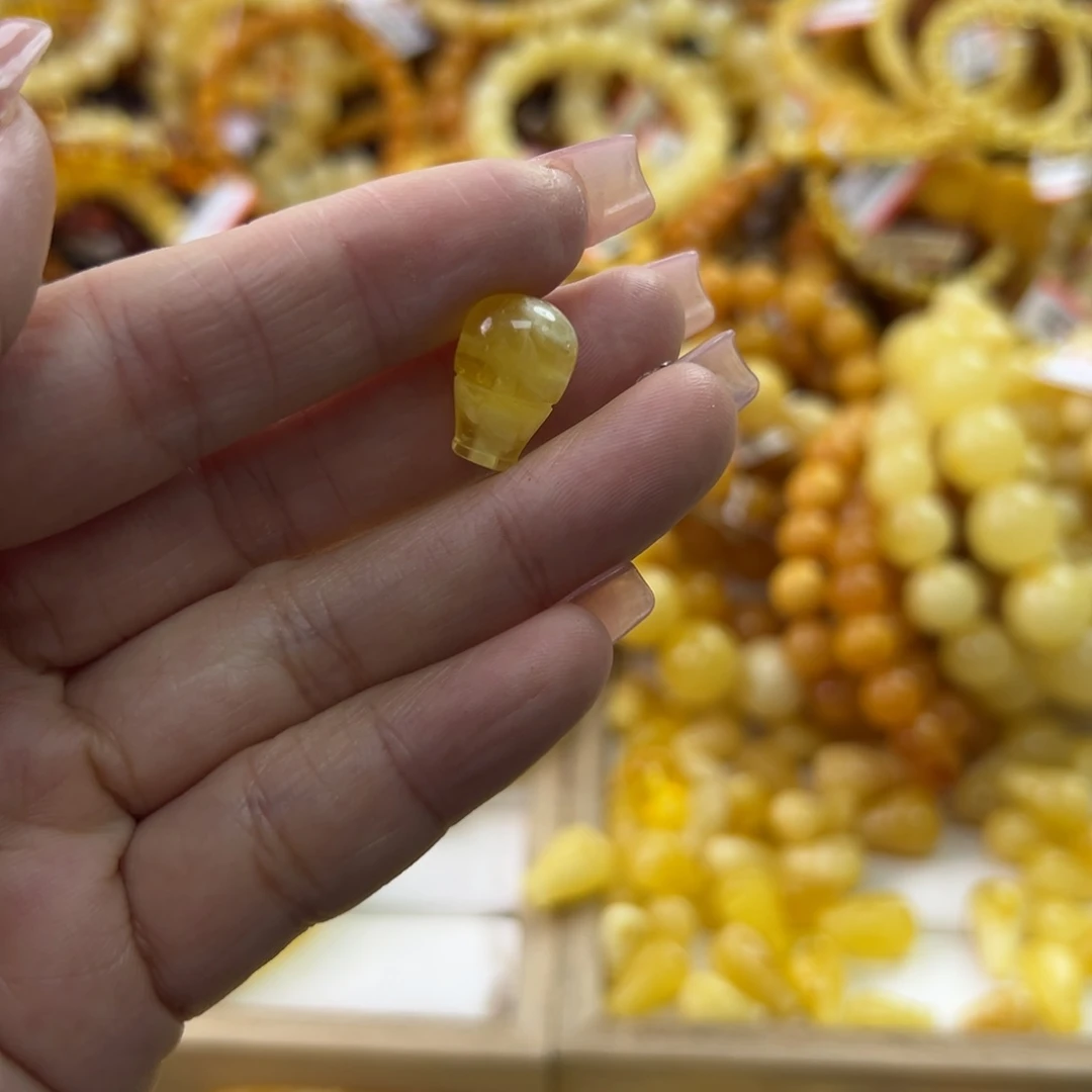 琥珀珠宝奇石未镶嵌