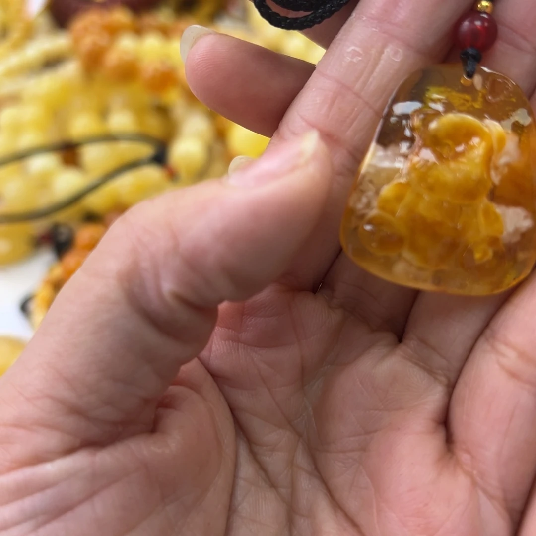 琥珀珠宝奇石未镶嵌