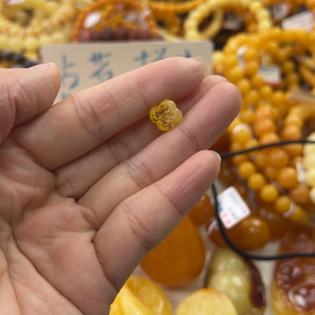 琥珀珠宝奇石未镶嵌