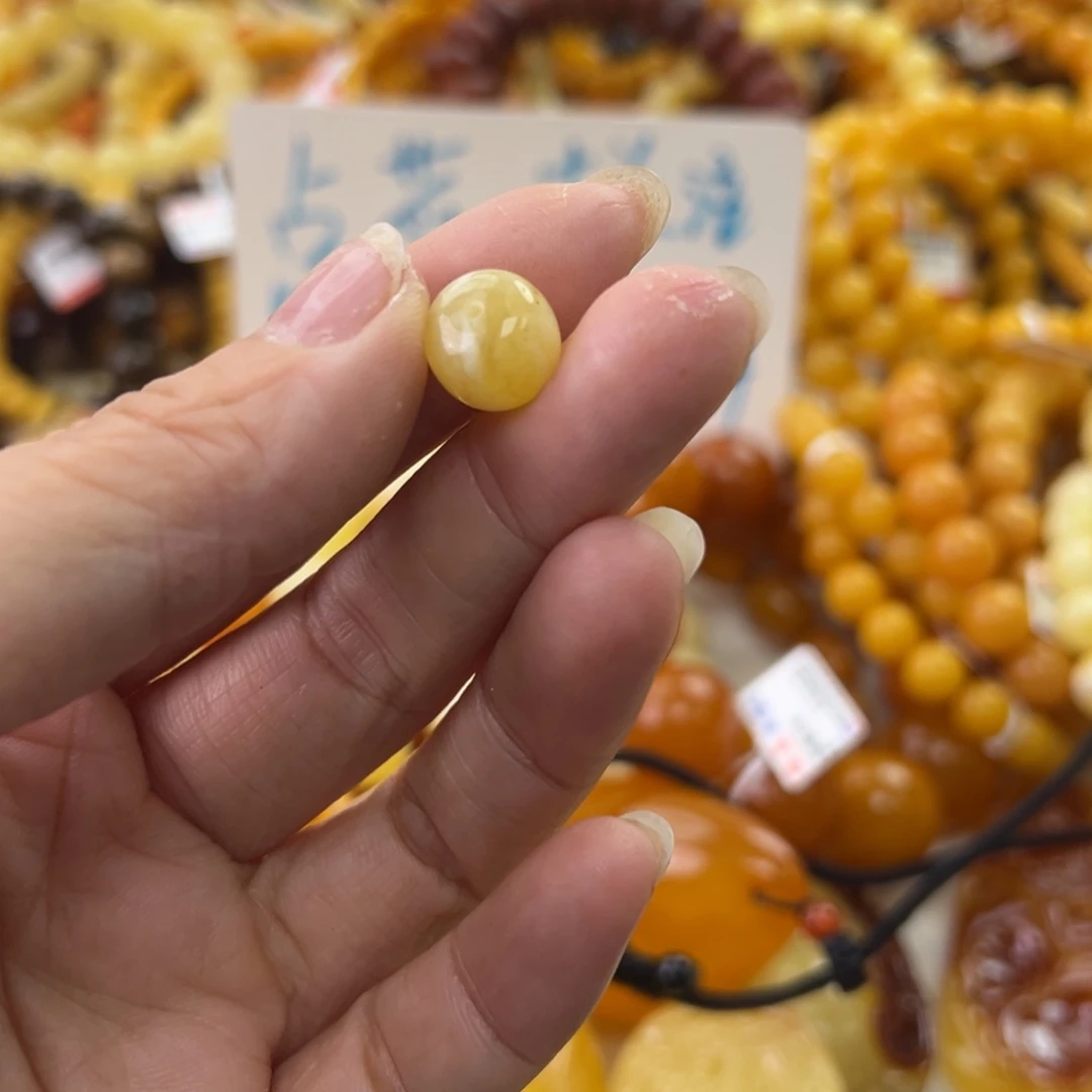 琥珀珠宝奇石未镶嵌