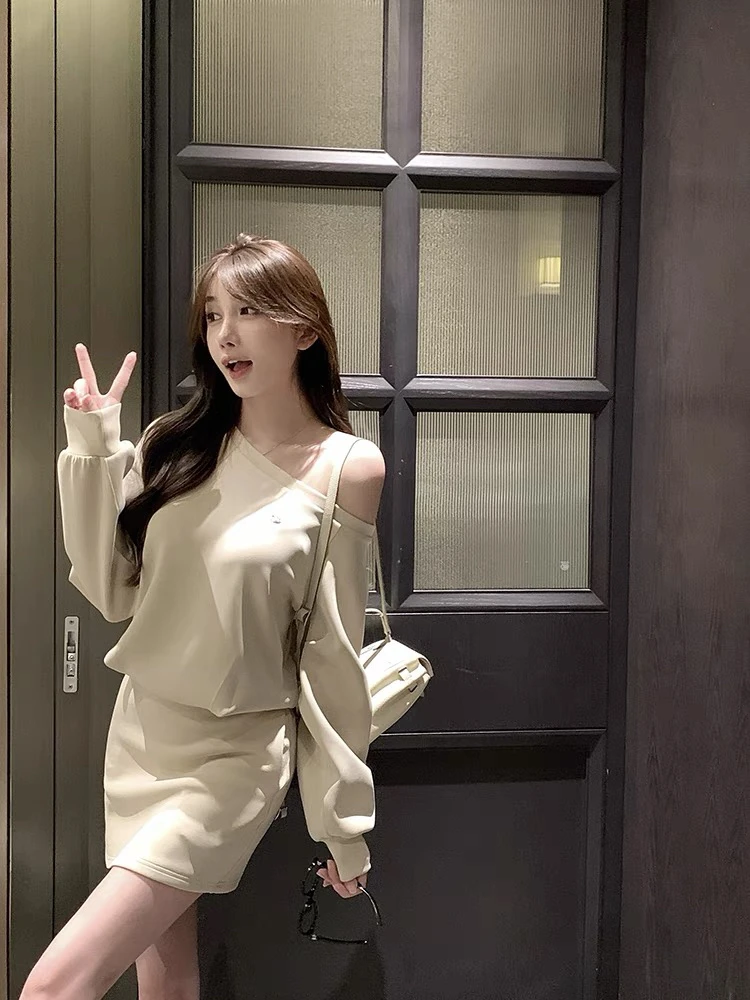 <<No退NO换>>露肩宽松卫衣连衣裙女法式气质设计感斜肩长袖裙子