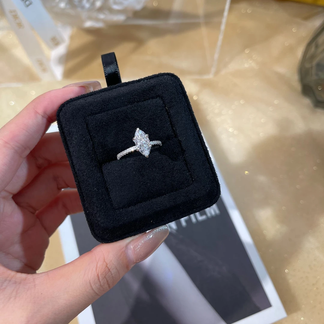 925银合成锆石戒指 小马眼D色两克拉设计师满钻精致轻奢戒指