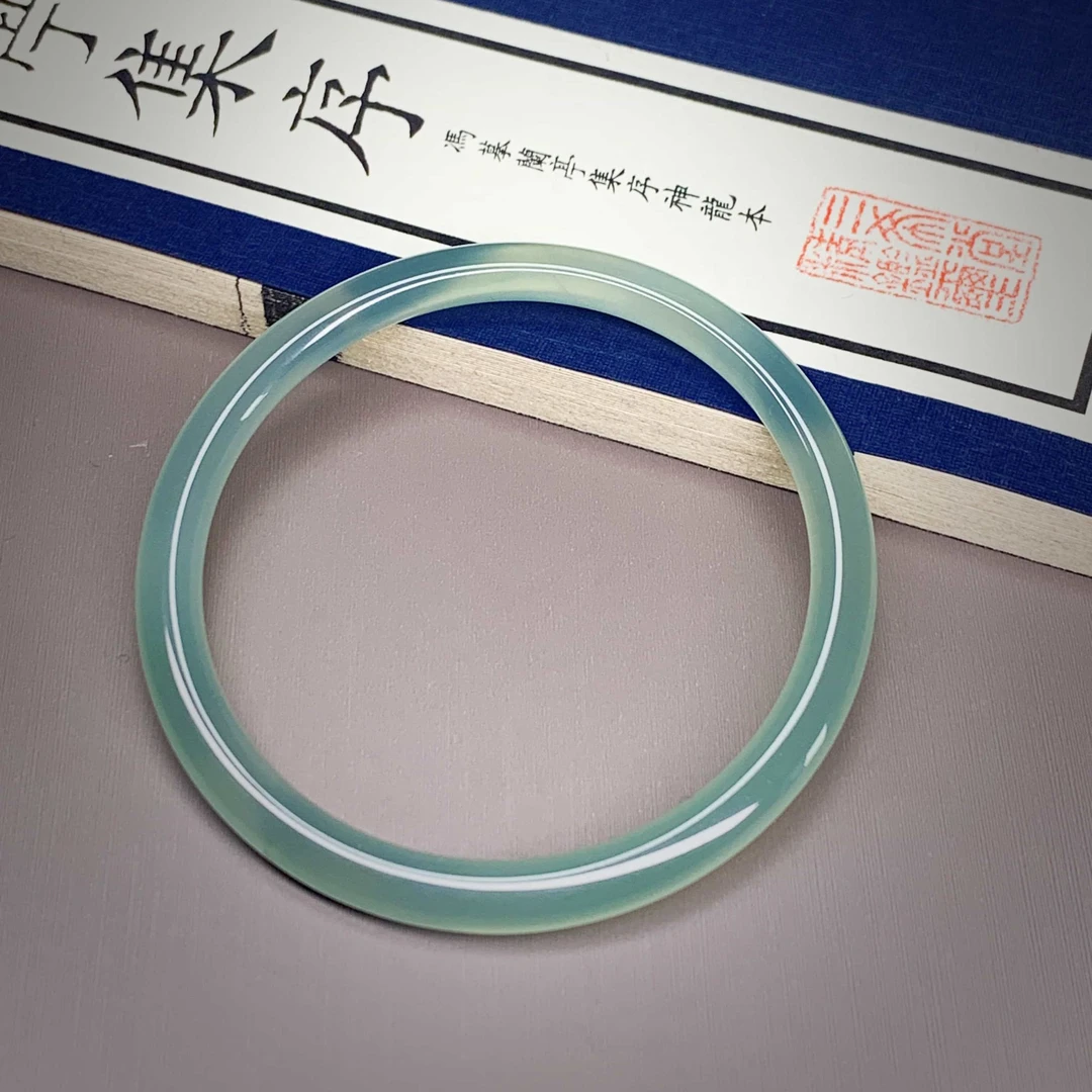 玉髓叮当镯子仙女气息高种水高冰时尚手镯百搭简约镯宽6mm随机发