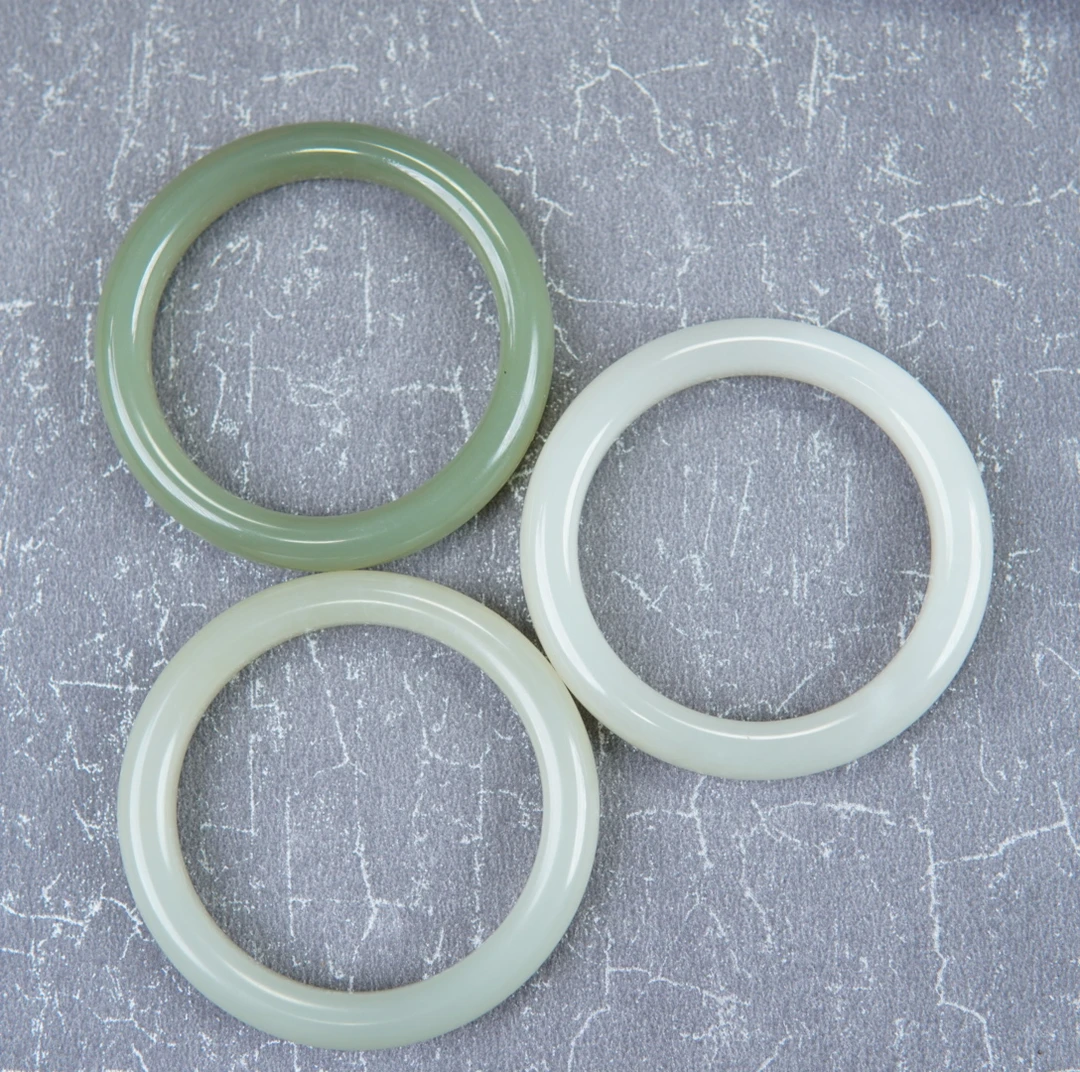 上等和田玉手镯白玉白月光时尚正宗美人镯天然玉镯晴水多样性发一