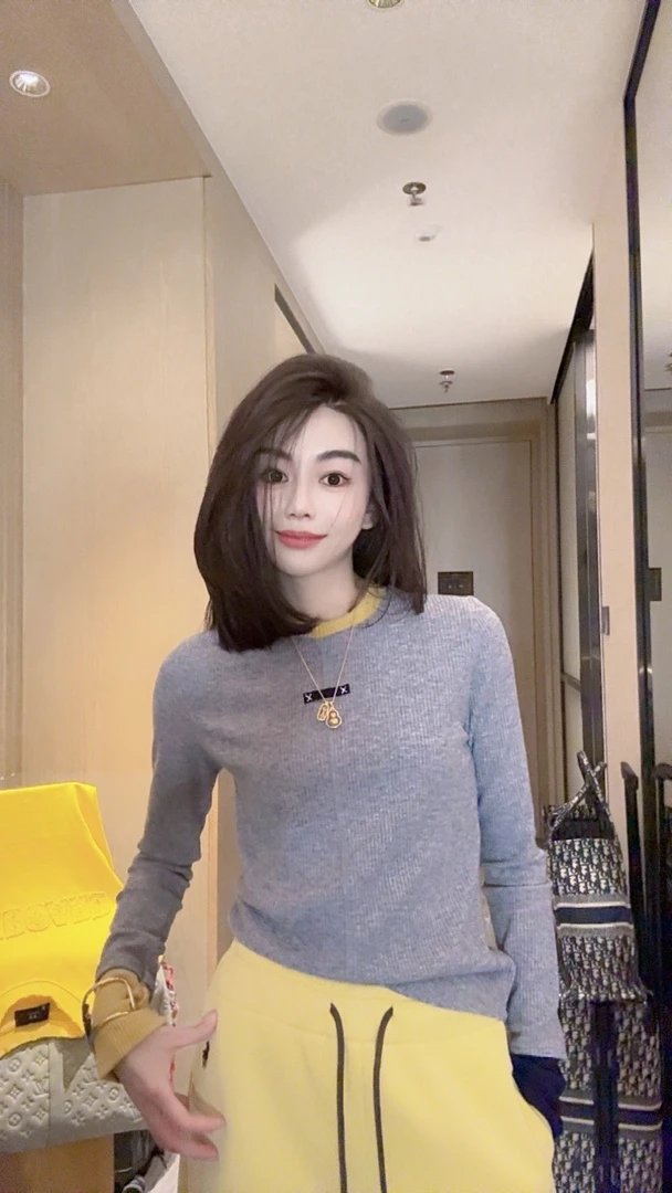 【婷老板】新款领口拼色两点小标打底T恤9898-01（克60 20）