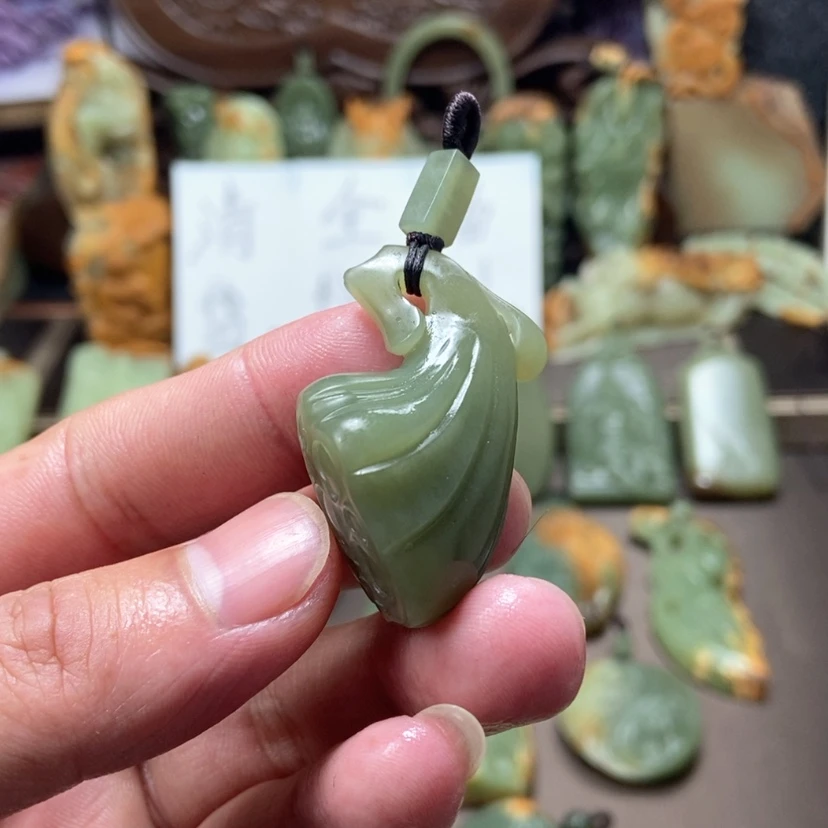 【闪购商品】岫岩老玉（透闪石质玉）挂件未镶嵌浪****?