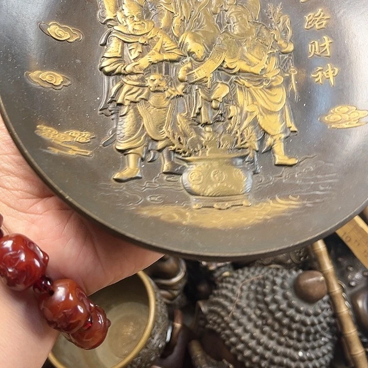 都是铜器铜器铜器