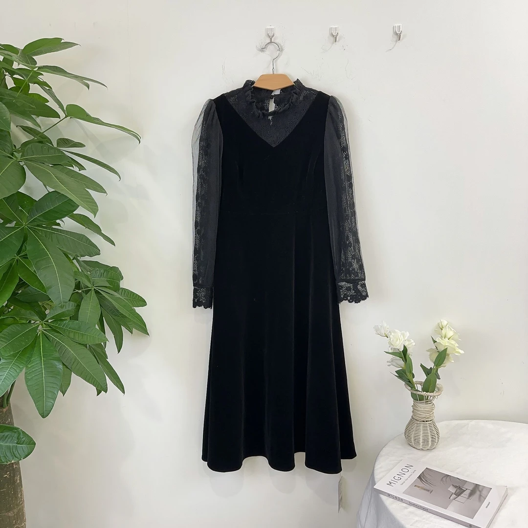2024春季拼接丝绒连衣裙显瘦气质洋气时尚黑色复古法式女装连衣裙