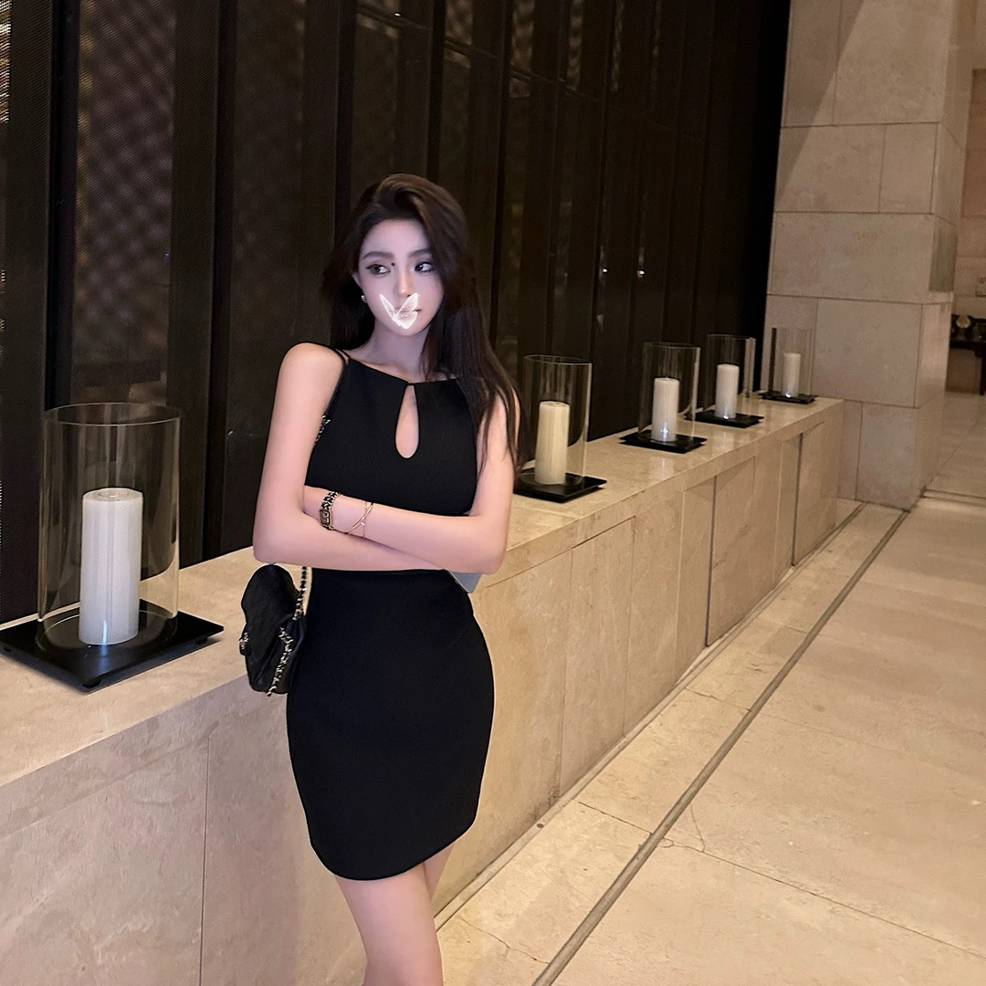 法式气质镂空吊带连衣裙女2024新款高级感小个子收腰显瘦包臀裙夏