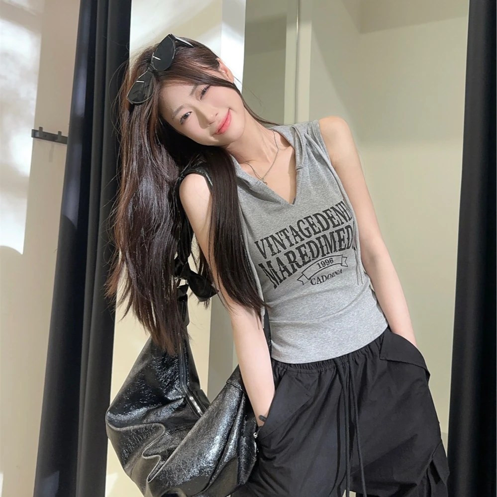 夏季时尚百搭潮设计感小众辣妹外穿字母印花短款宽松无袖连帽背心