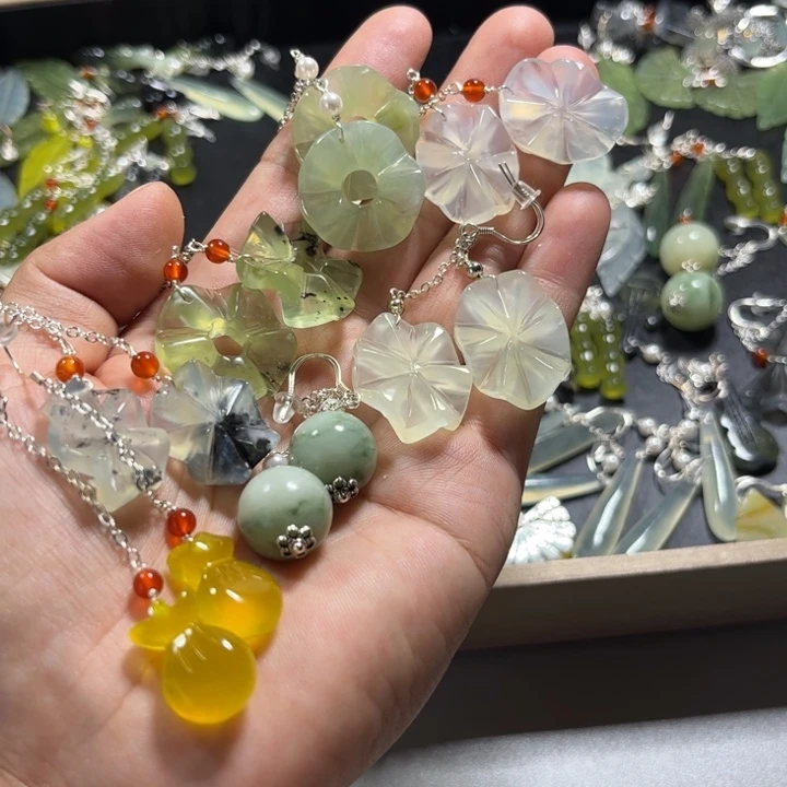 蛇纹石玉耳饰未镶嵌雨*