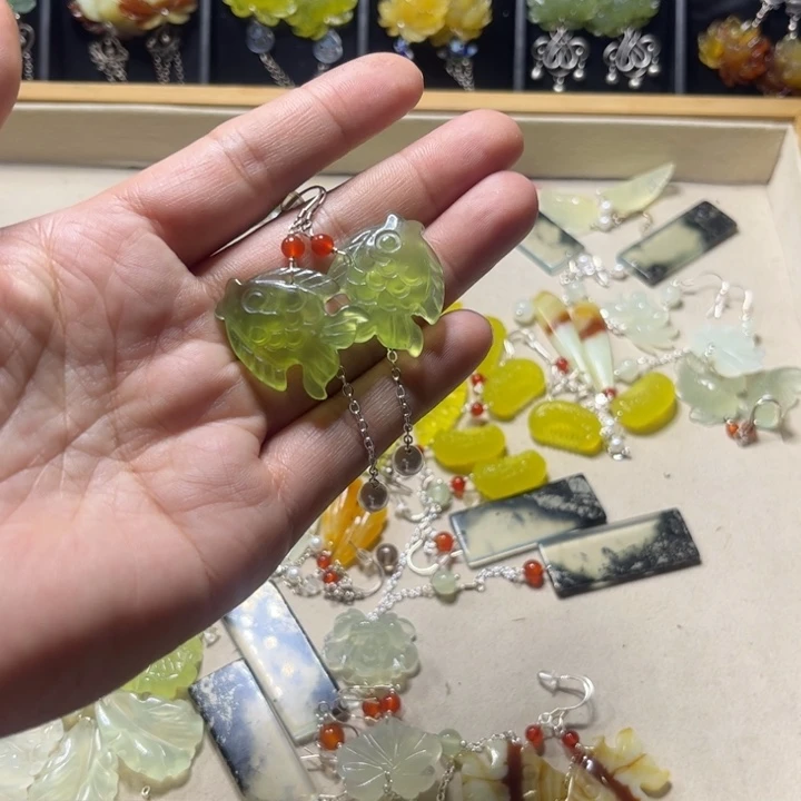 蛇纹石玉耳饰未镶嵌