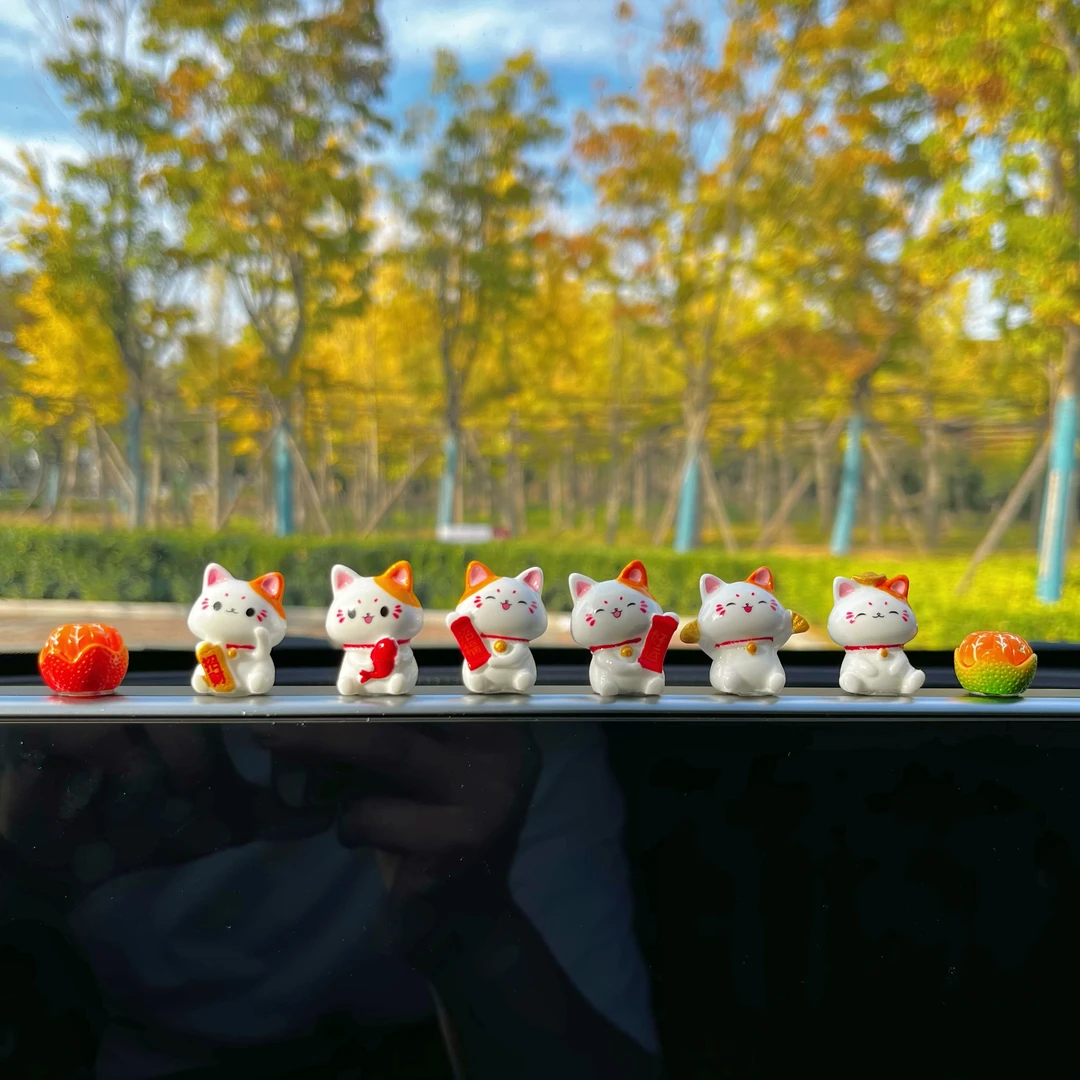 2023网红可爱招财猫汽车内中控台摆件家居车载后视镜电动车装饰品