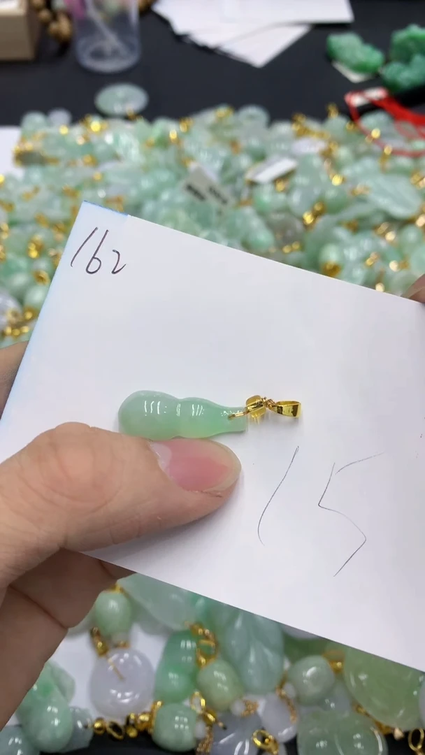 【闪购商品】翡翠颈饰未镶嵌1号
