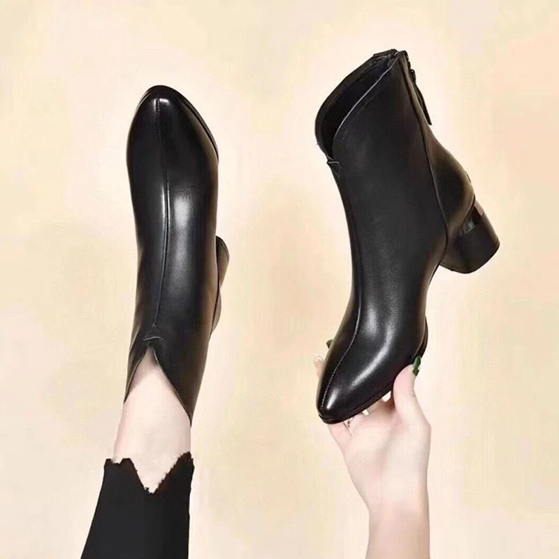 真皮粗跟秋冬小短靴女2024新款加绒保暖中跟尖头矮个子百搭马丁靴