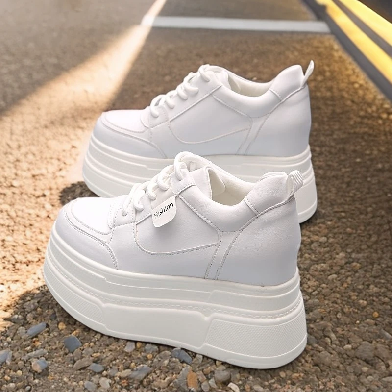 秋冬新款厚底内增高小白鞋矮个子百搭韩版休闲女鞋冬10厘米12厘米