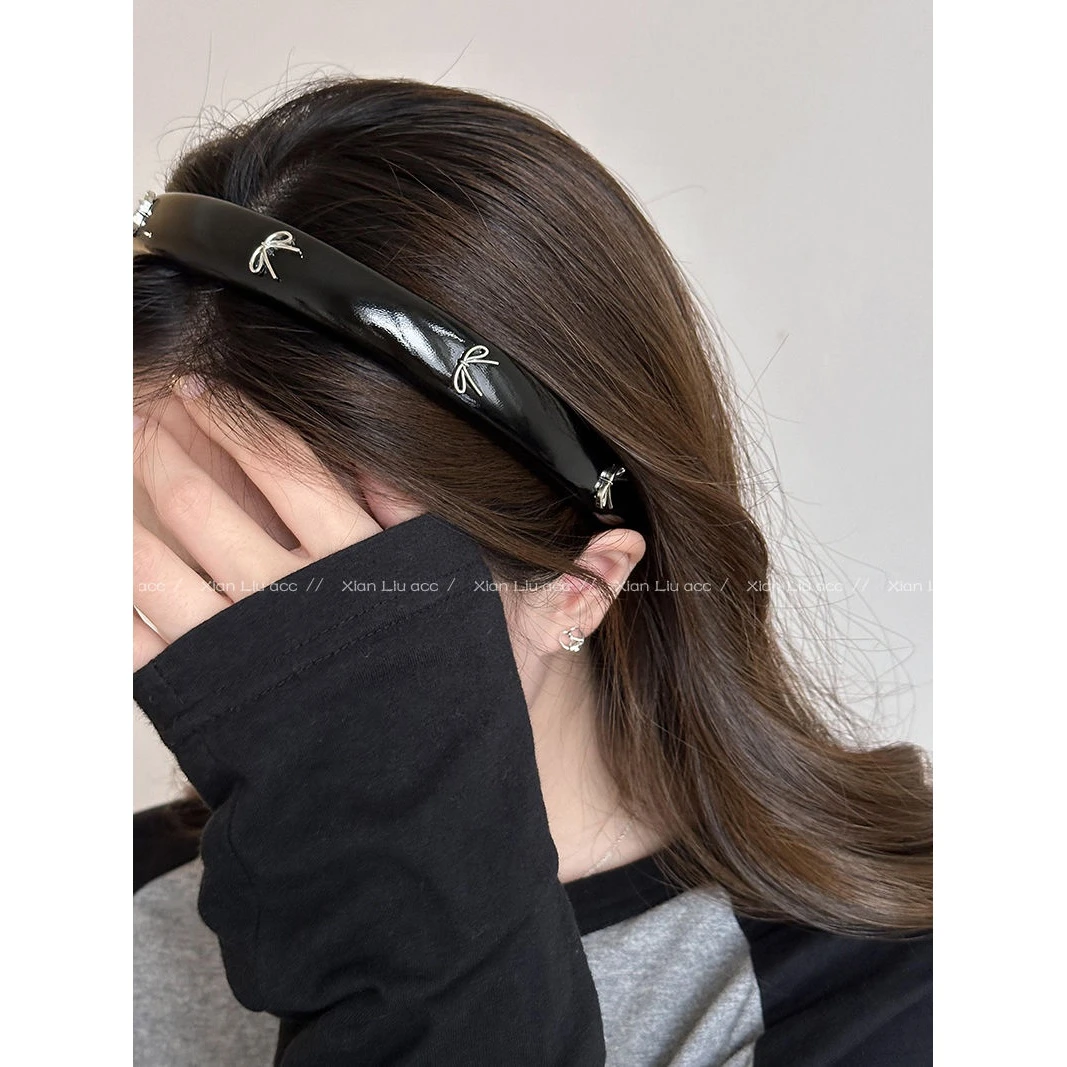 pu皮质蝴蝶结发箍女2024新款高级感夏天外出洗脸压发头箍发卡发饰