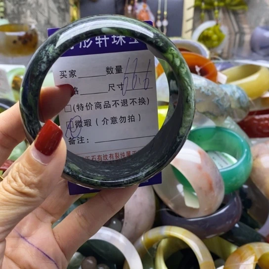 蛇纹石玉手镯未镶嵌