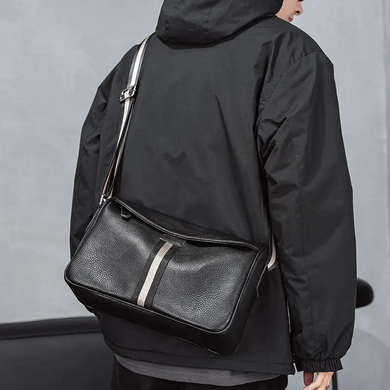 高品质通勤男包配牛皮男包潮流时尚撞色条纹大容量枕头包斜挎包