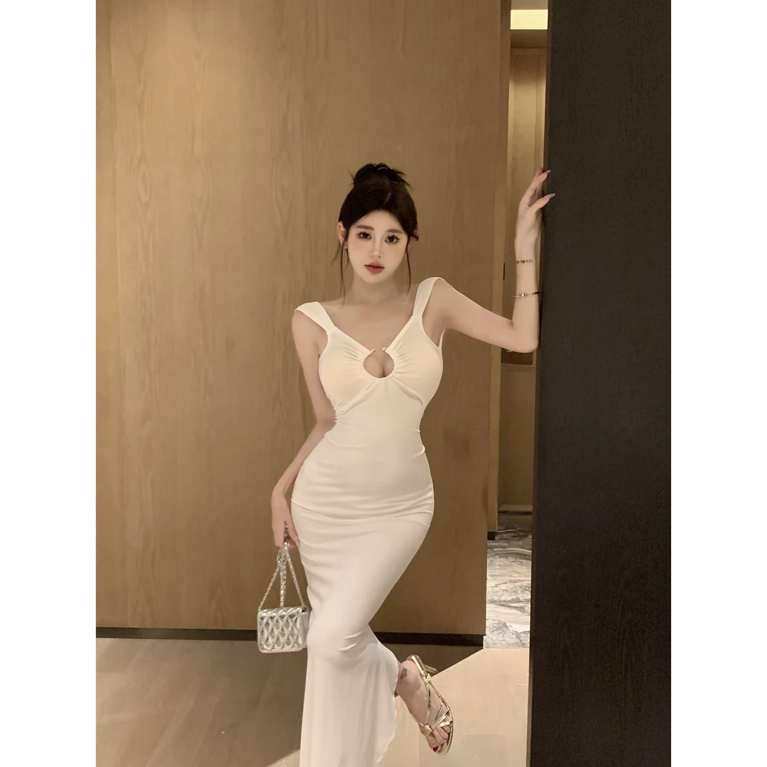 辣妹V领露背开叉吊带连衣裙女收腰显瘦绝美别致性感包臀鱼尾裙子