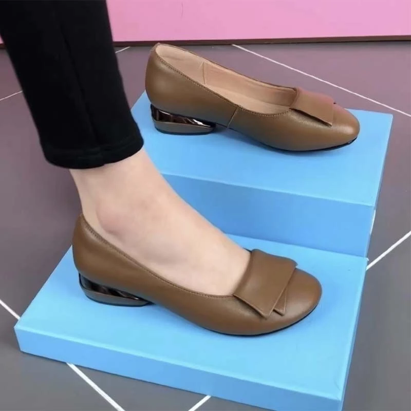 气质高档妈妈皮鞋女舒适时尚复古女鞋韩版百搭休闲圆头低跟单鞋女
