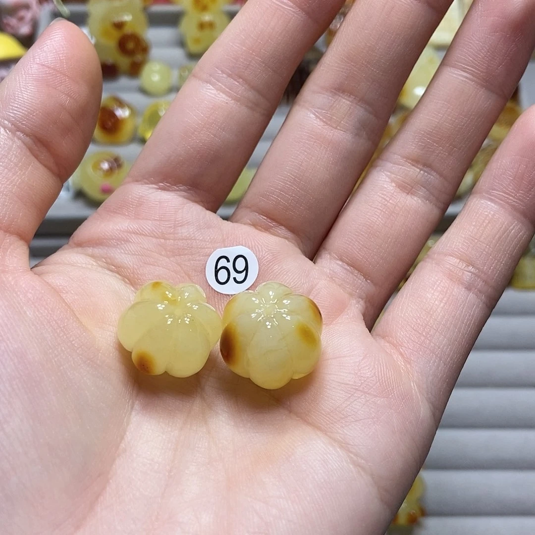 琥珀裸石未镶嵌?****，