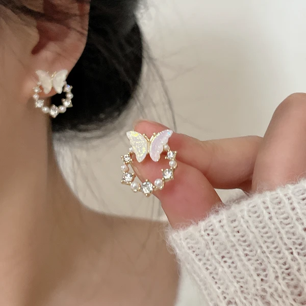 铜合金耳饰 温柔超仙蝴蝶珠珠耳钉女精致气质高级感小众耳饰耳环
