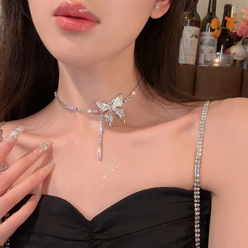 合金项链 辣妹闪蝴蝶项链女款轻奢设计锁骨链2023新款高级感颈链