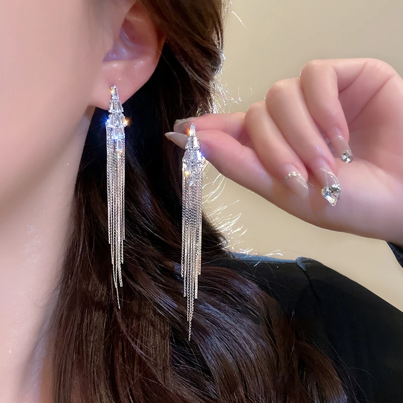 合金耳饰 锆锆长款流苏耳钉女新爆款轻奢精致高级设计感耳环耳饰