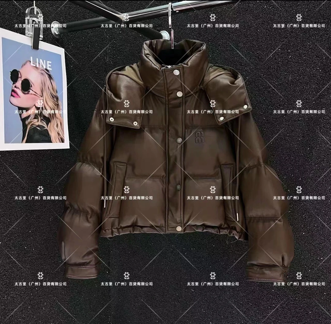 冬季上新丨时尚极简风美式皮面立体字母印花短款白鸭绒羽绒服