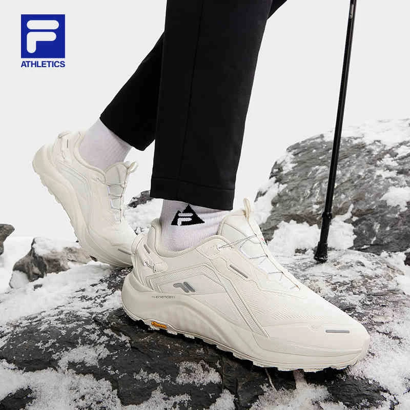 斐乐女鞋BOA WOLF 2+冬新款2024雪狼跑步运动鞋-A12W441223F