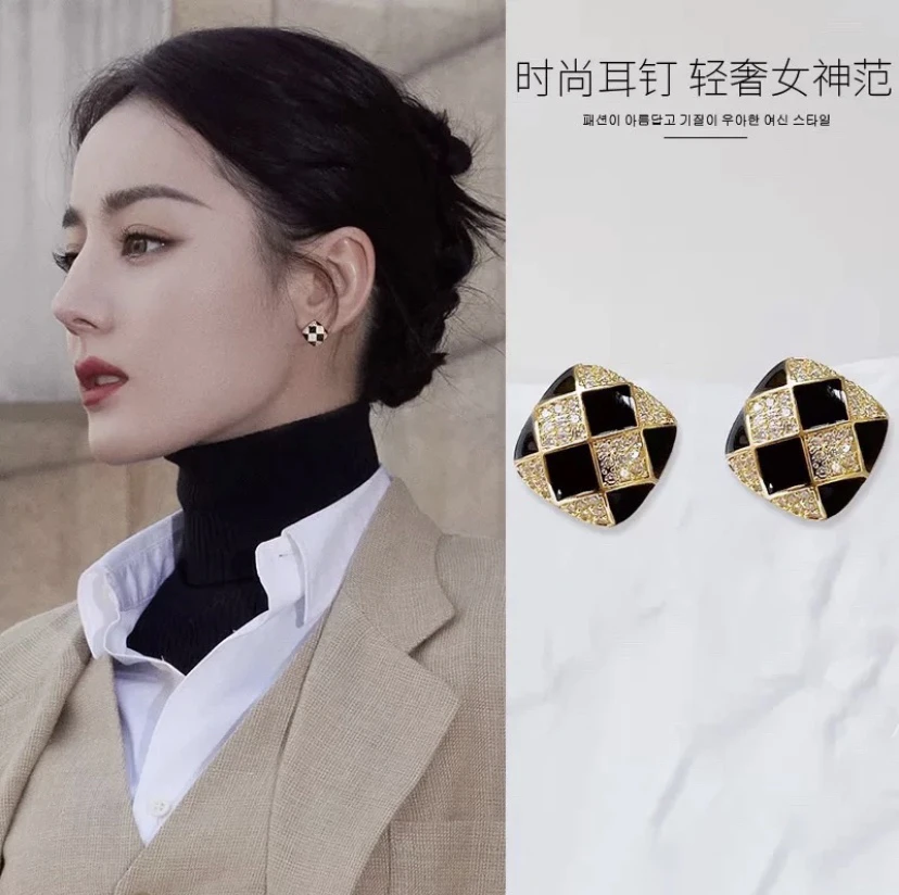 铜合金耳饰 轻奢高级感黑色棋盘格女小众耳环球冬新款爆款耳饰