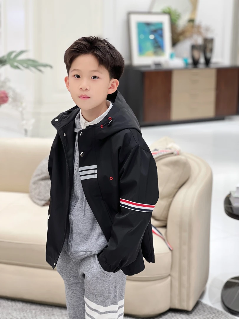 亿洋潮牌童装“户外休闲”儿童限量款秋季冲锋衣97654