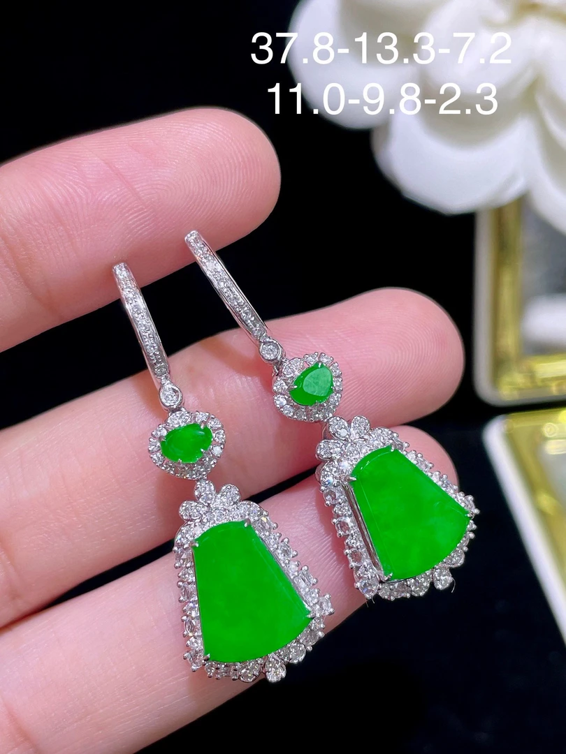 工厂批发18k金南非钻镶嵌天然缅甸翡翠冰种辣绿正阳绿无事牌耳坠