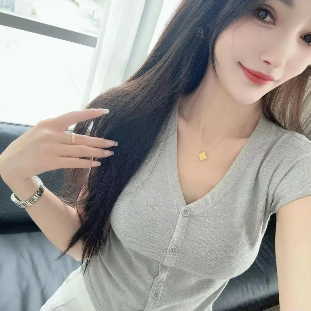 港味复古单排扣V领小飞袖针织开衫女夏季设计感收腰显瘦百搭上衣