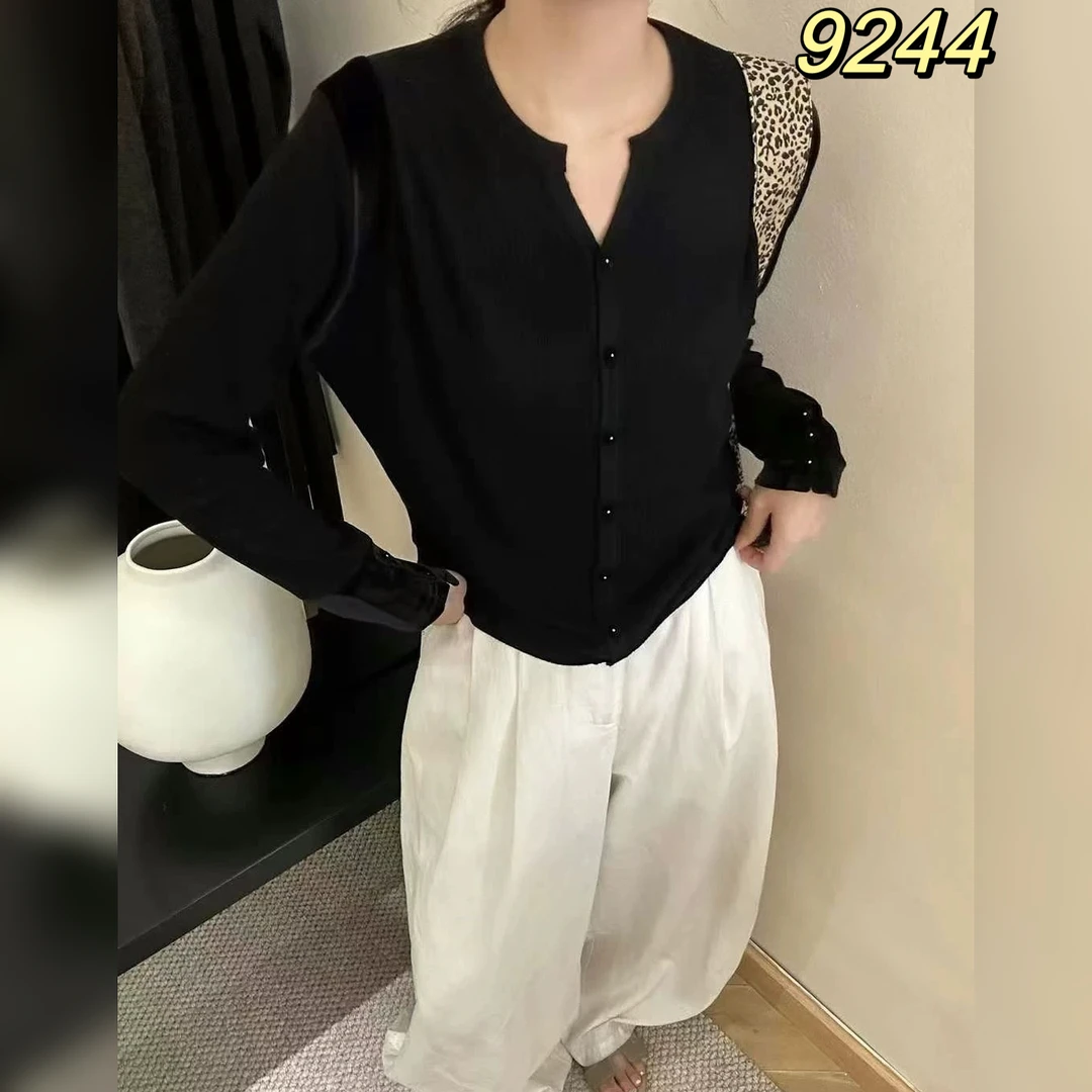 9244（部分无水洗唛，介意慎拍）CHUXUN新款针织衫