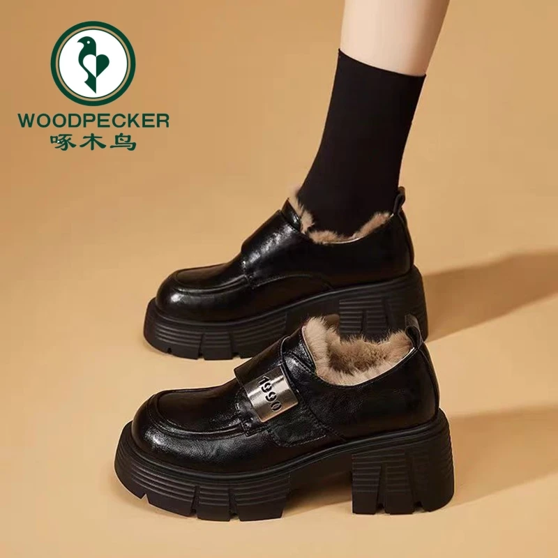 啄木鸟厚底乐福鞋女加绒黑色小皮鞋2025冬季新款英伦风增高单鞋