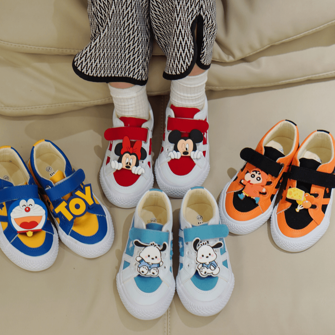 opoee 韩版魔术贴卡通透气帆布鞋儿童春夏新款撞色设计软底休闲低帮童鞋