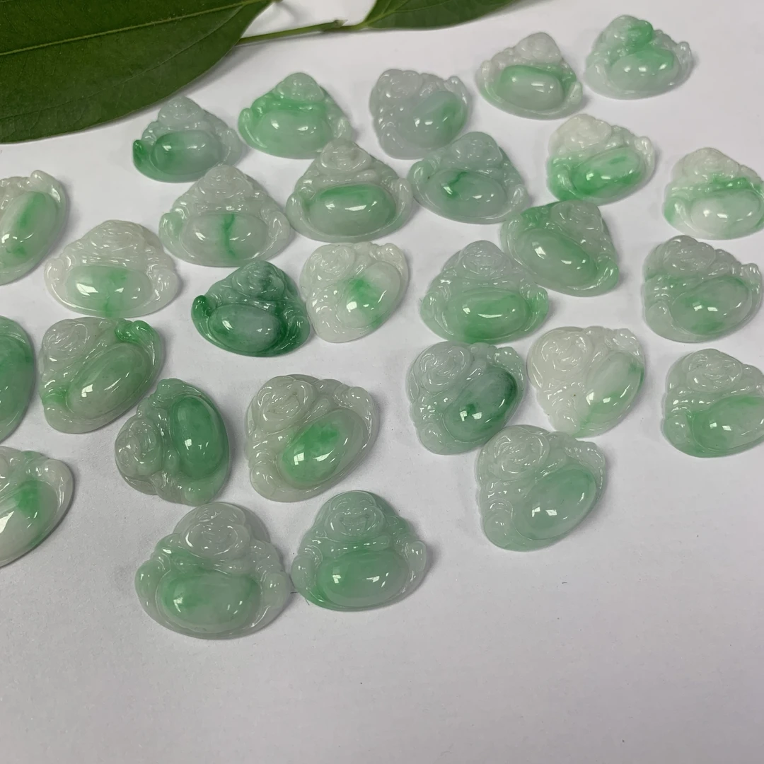 缅甸天然A货翡翠细糯精致时尚白底青翡翠小佛公玉坠-多样性发其一