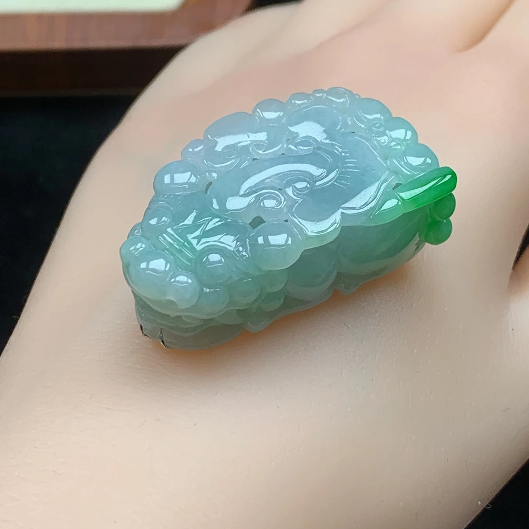 缅甸天然翡翠A货冰飘阳绿貔貅吊坠