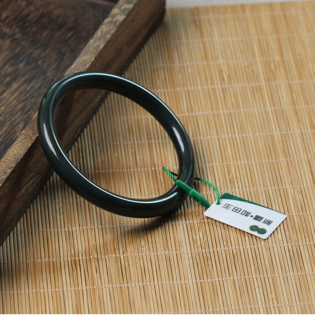 春喜【沙枣青美人条】——和田玉国风青玉女款时尚美人条多样性发其一