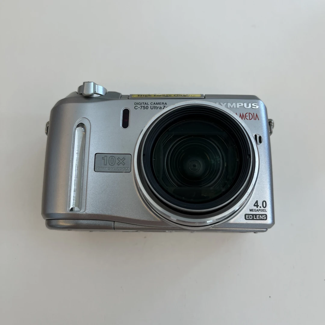 9新 Olympus/奥林巴斯 c750  配512mb内存卡 400w像素，10倍变焦