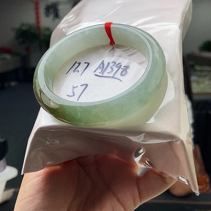 翡翠手镯未镶嵌拍一发一