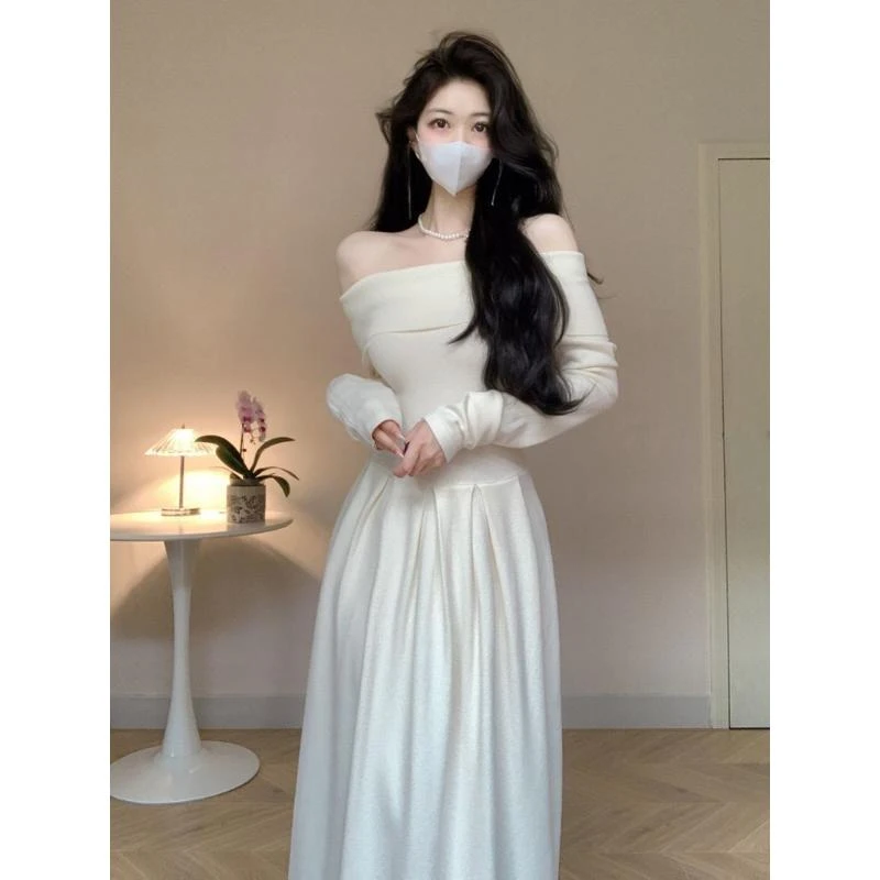 秋冬新款高级感裙子百搭收腰显瘦长裙法式气质一字肩针织连衣裙女