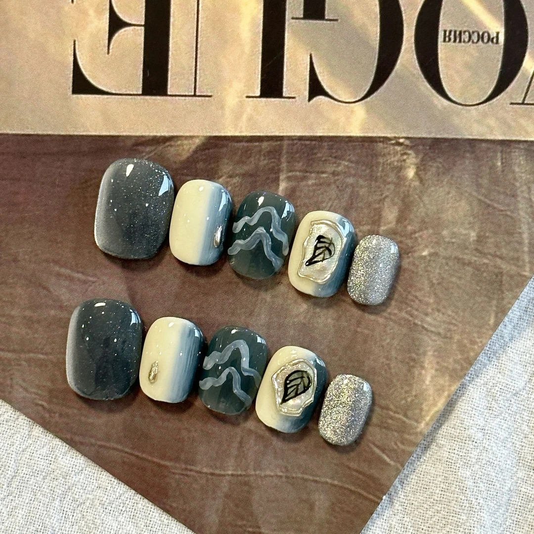 秋冬氛围感手工穿戴甲手作美甲短甲辣妹甜酷撞色手绘欧美复古显白
